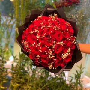 Red roses with Baby Flowers