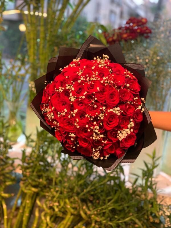 Red roses with Baby Flowers
