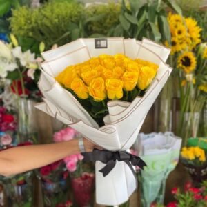 بوكيه إشراقة الشمس – ورد أصفر طبيعي ينبض بالبهجة والتفاؤل